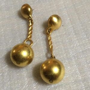 Elegant Gold Drop Earrings